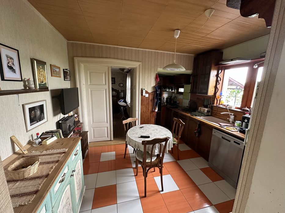 Продавам къща в идеален център на Добрич, 140 м2. Готова за нанасяне!