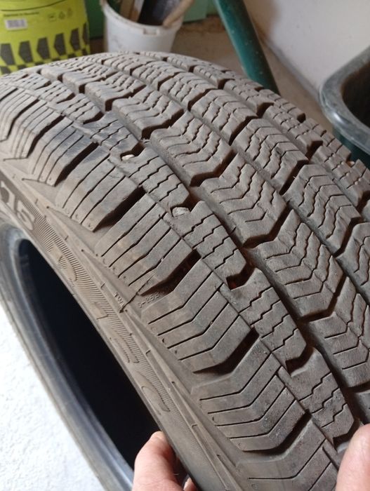Vind două cauciucuri 195 /75 R 16 ceuri