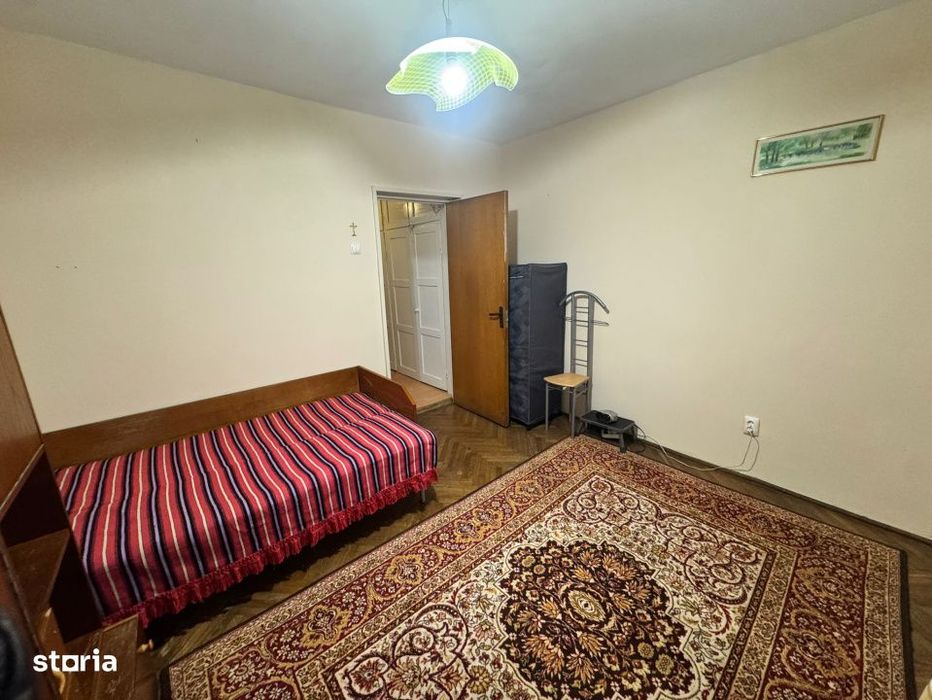 Apartament 3 camere, 74 mp, zona Sasar