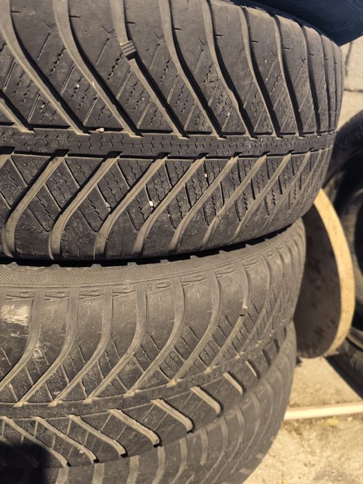Продам резину 215/60 R17 всесезонка