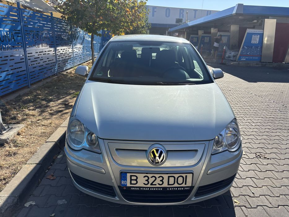 VOLKSWAGEN Polo