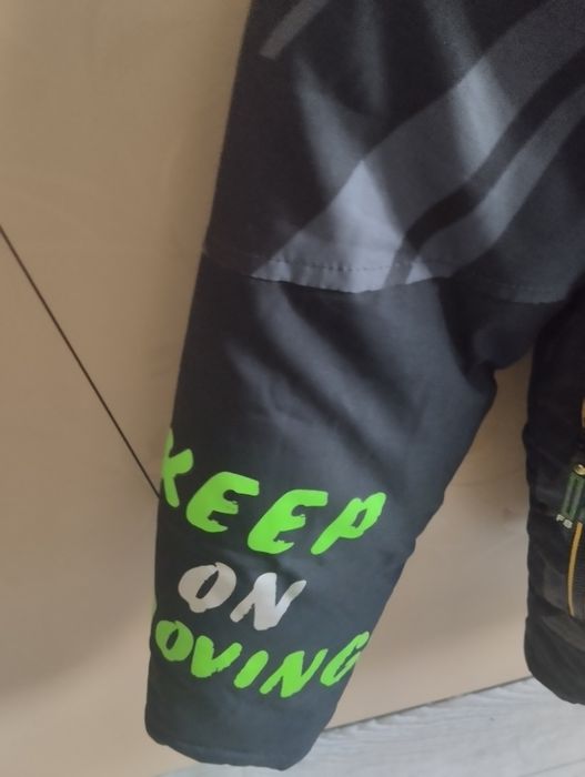 Продам зимнию курточку