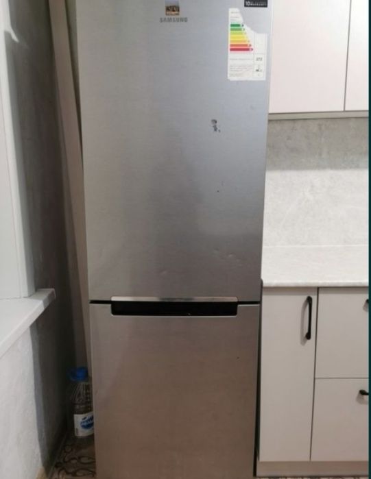 Отдам холодильник бесплатно !