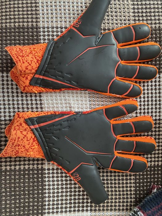 Перчатки Adidas predator красные