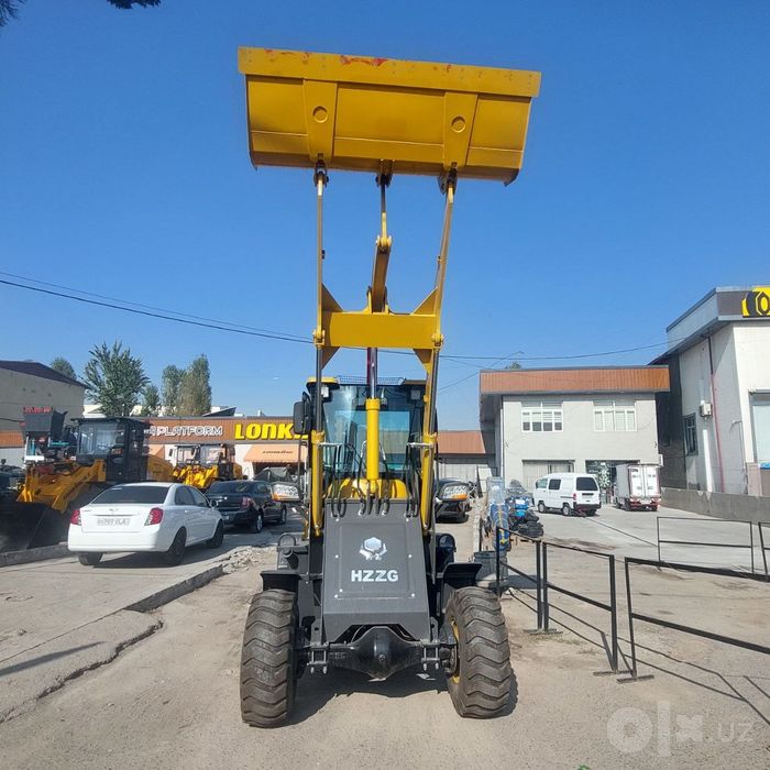 Mini frontalniy pogruzchik, ekskavator