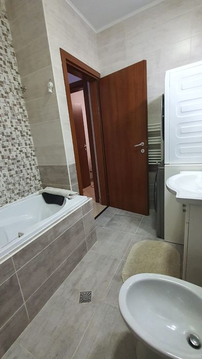 Apartament 3 camere, curte proprie si terasa in zona Cartier Latin.