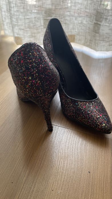 Дамски брокатени обувки