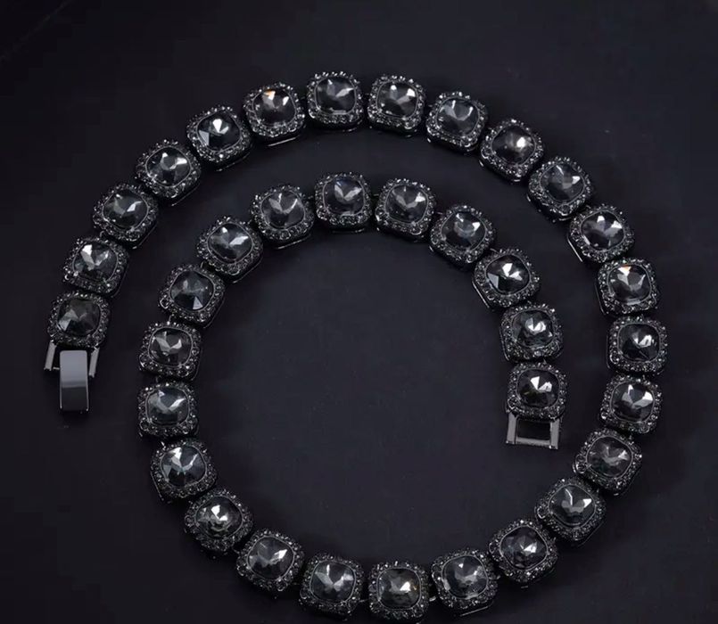 Мъжки хип-хоп ланец