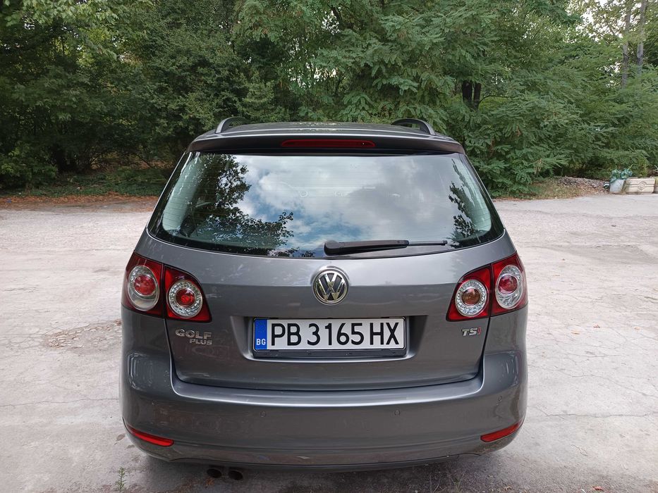 Лек автомобил Volkswagen Golf +