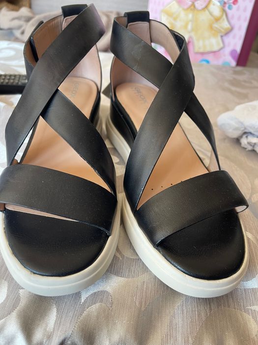 Сандали дамски размер 38