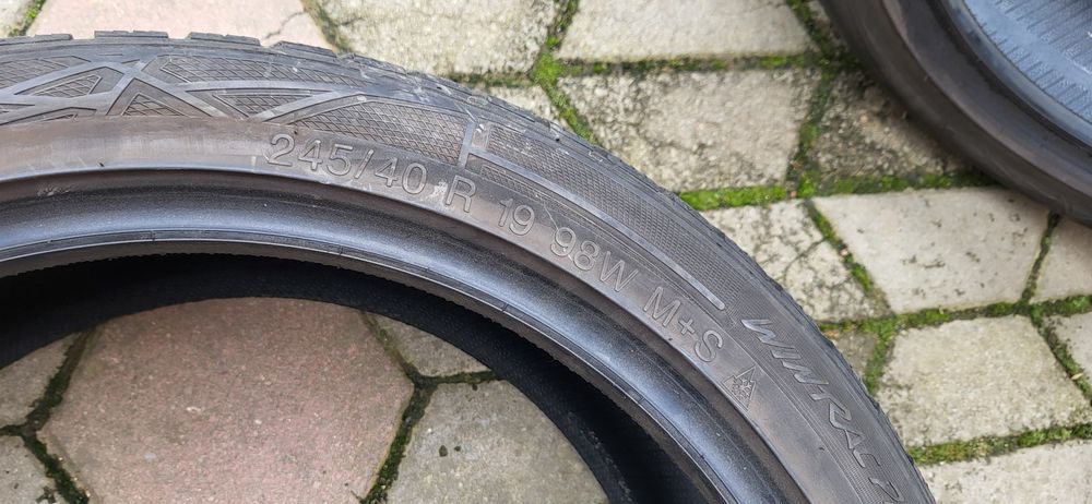 Anvelope 2753519 si 2454019 in stare buna