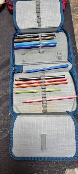 Оригинален калъф за ученически пособия