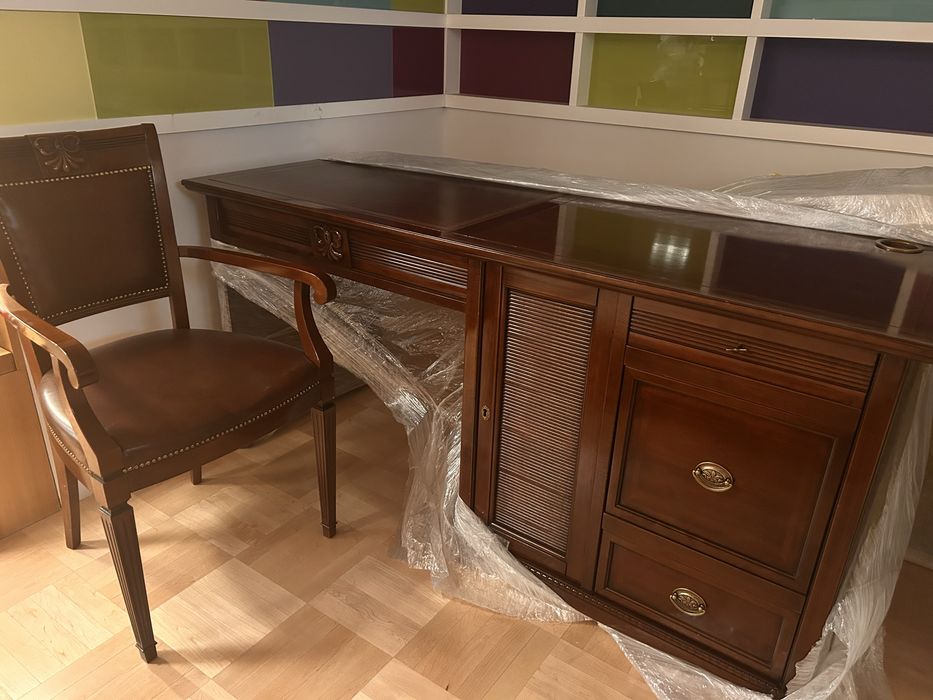 Стол офисный с креслом