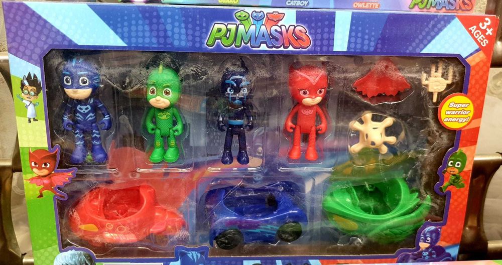 Set 4 figurine Eroii in Pijama cu masinute Superhero
Figurine Eroi