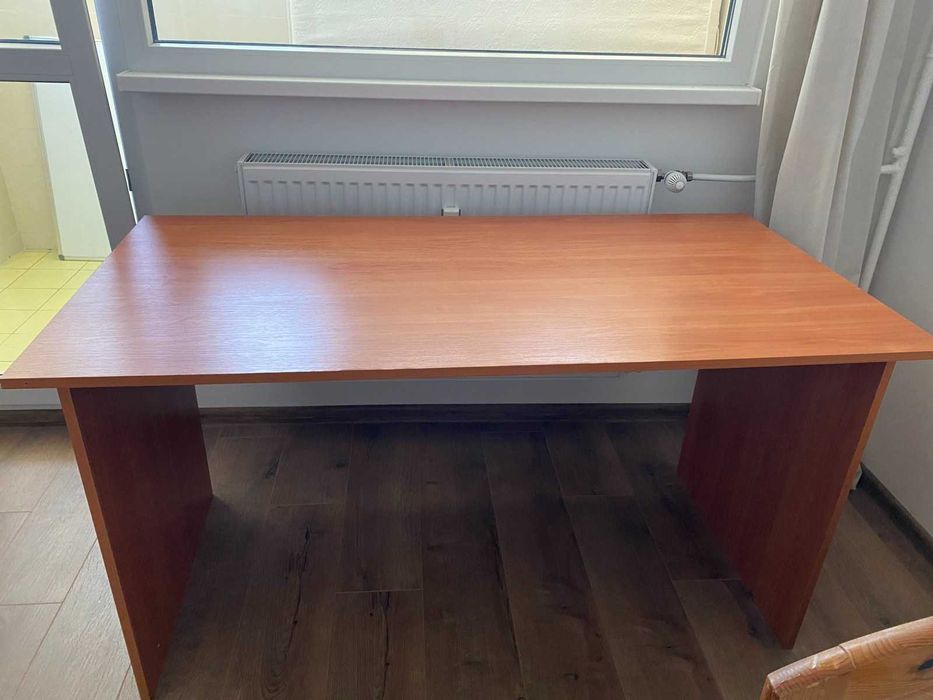 Масивно офис бюро 140×70 см – стабилно и запазено