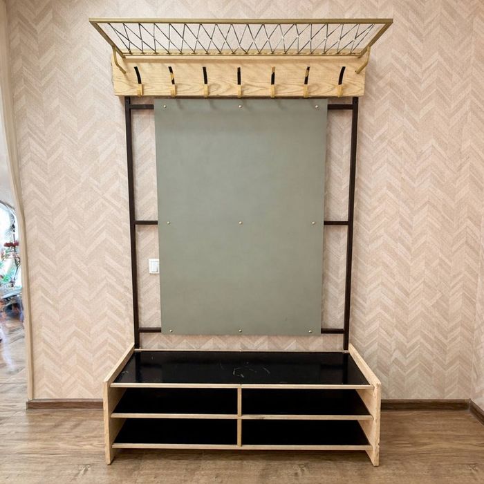 Продается вешалка с полочками для обуви в прихожую