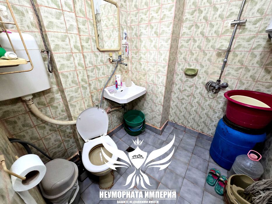 Продавам тристаен 68кв.м. на 4ти етаж с метален гараж в гр.Асеновград, квартал Изток