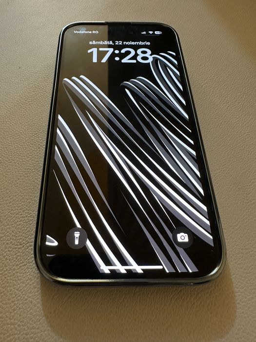 Vand urgent sau schimb iphone 15 impecabil