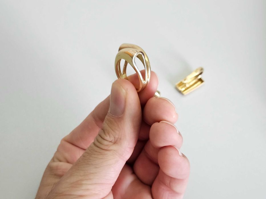 ПРОДАМ Шикарный Комплект: Cерёжки и кольцо / 585 Пробы 13.83 Грамма.