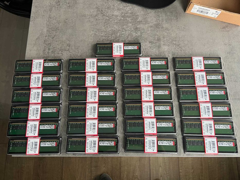 НОВИ, запечатани RAM 16GB 3200MHz DDR4 Kingston KVR32N22S8/16!