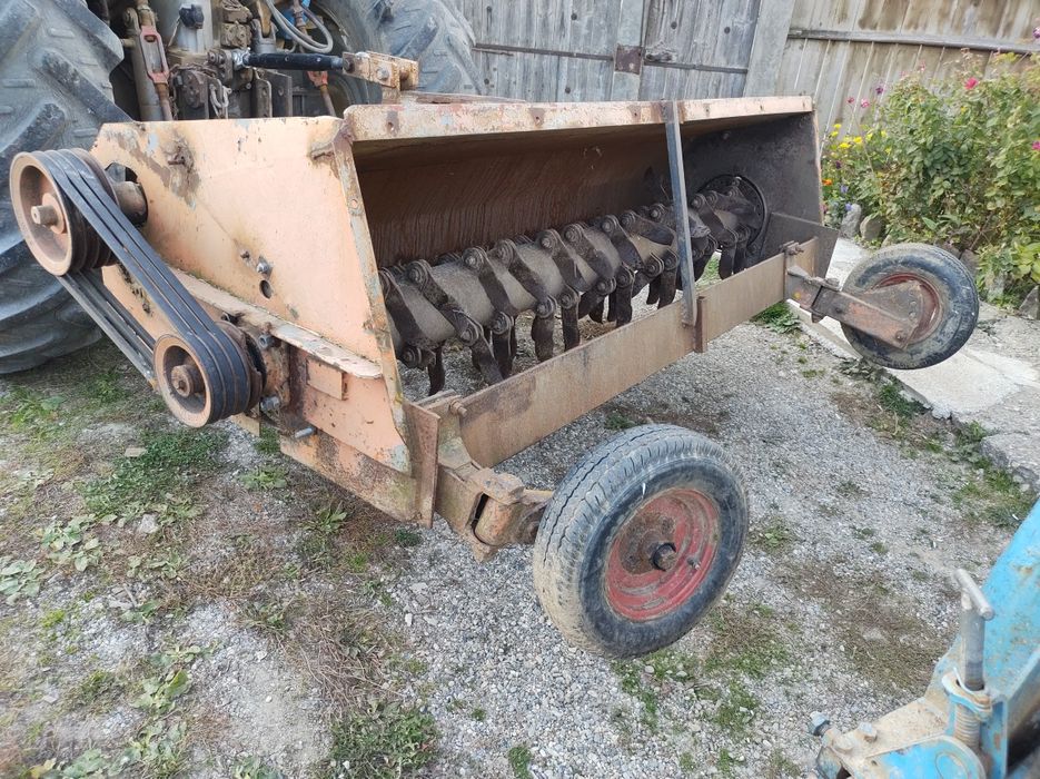 De vânzare tocătoare resturi vegetale.