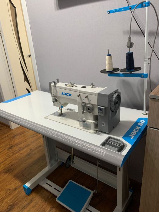 Продается промышленных швейных машин JACK -U63Z