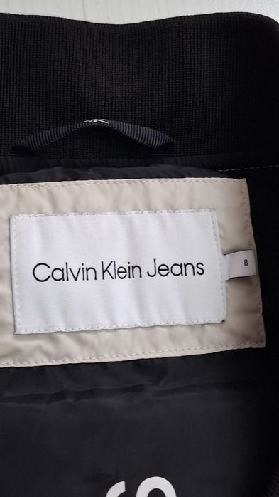 Vesta 8T Calvin K noua. Pret 200