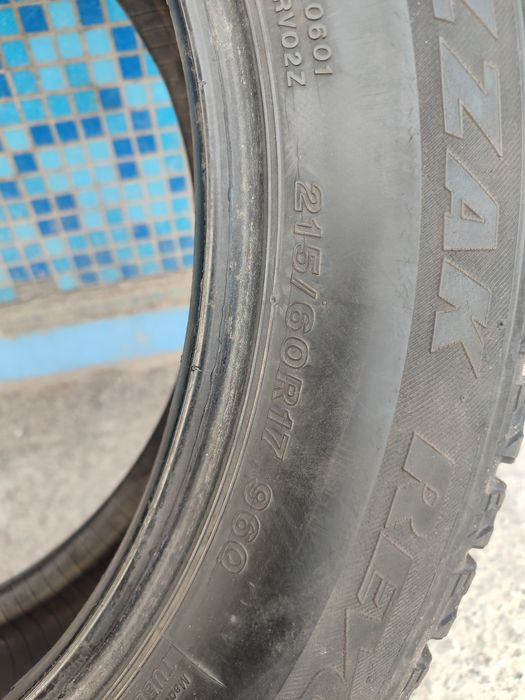 2 зимние резины 215/60R17