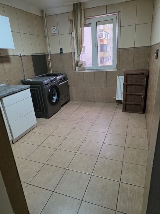 Închiriez garsoniera