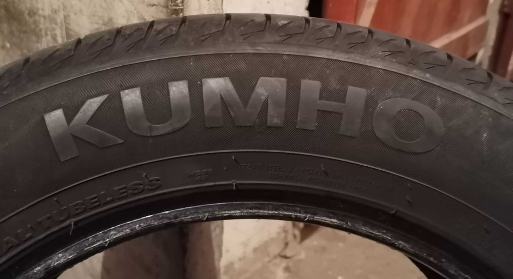 Продавам 2 броя летни гуми 205.60.16 на 1 сезон дот 2021 KUMHO