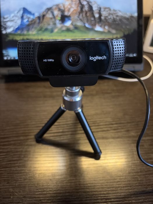 Веб камера logitech со штативом