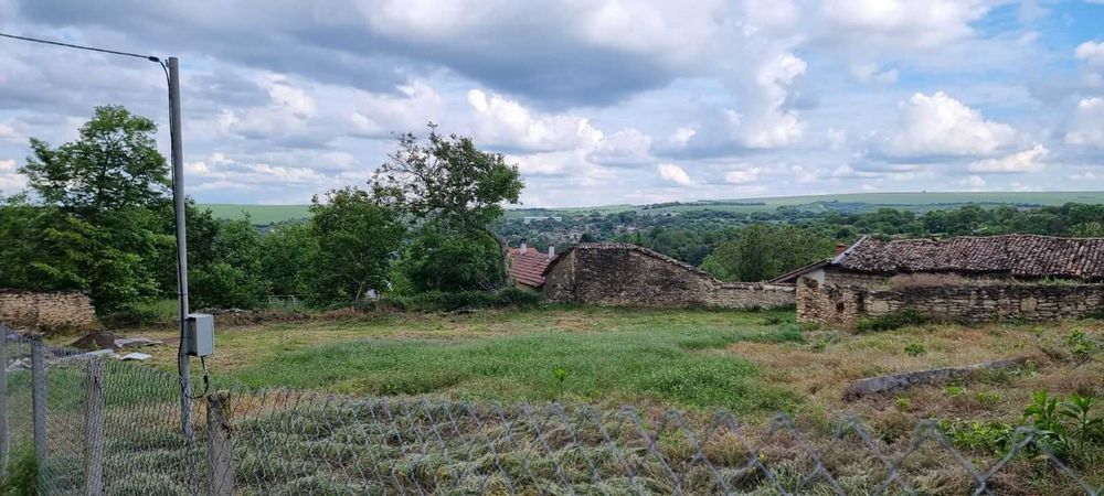 550-Продава се дворно място в село Пороище!