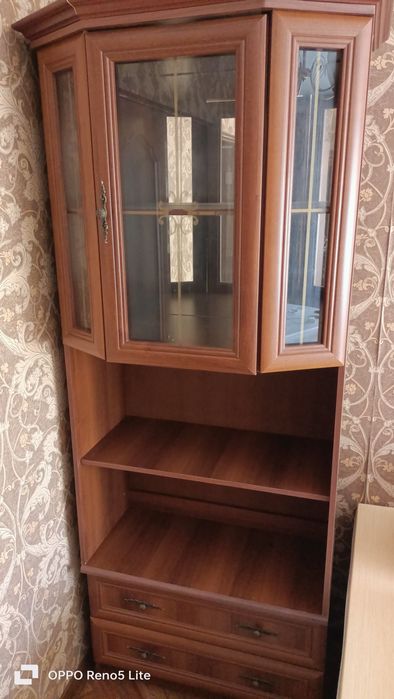 Продам  сервант очень в хорошем качестве