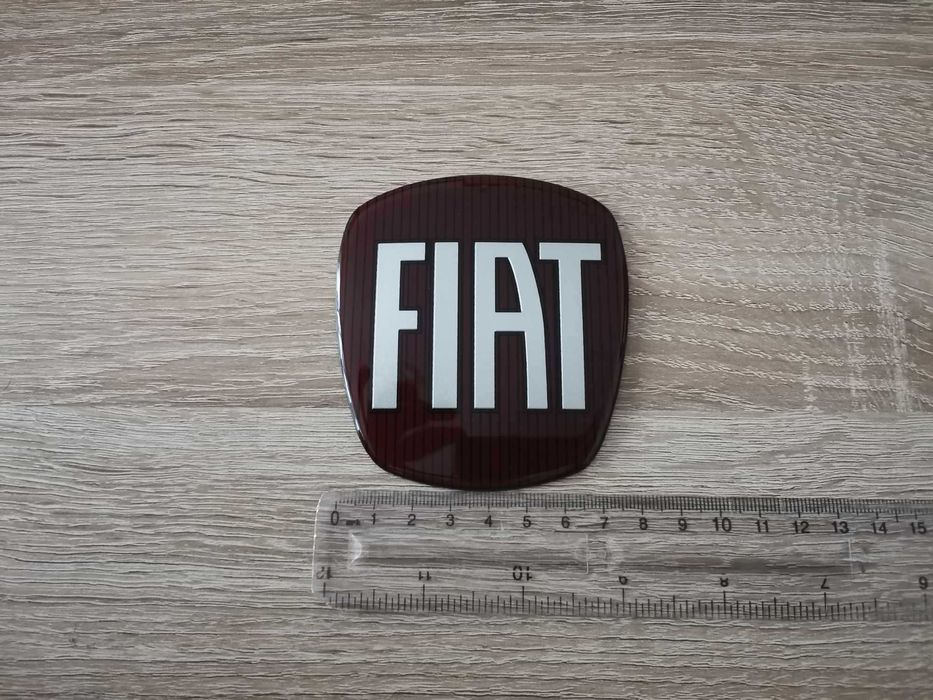 червена емблема Fiat голям размер
