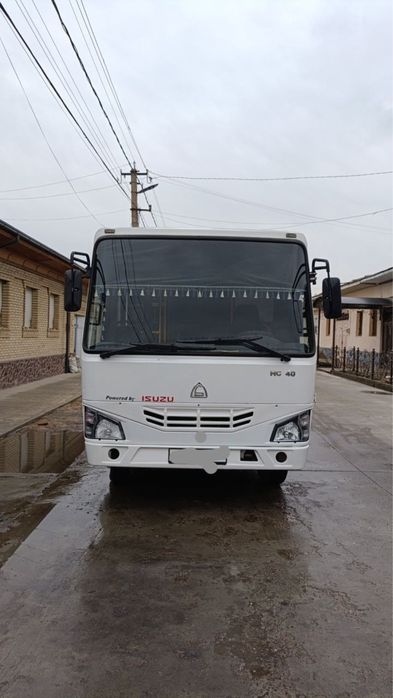 Isuzu avtobus 2016 yil ishlab chiqarilgan