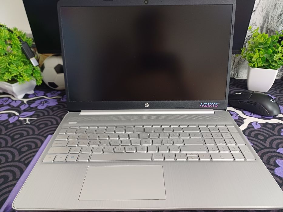Vând Laptop HP 15s – Ryzen 3 5300U | 16GB RAM | SSD Samsung 980 NVMe 500GB | Stare excelentă