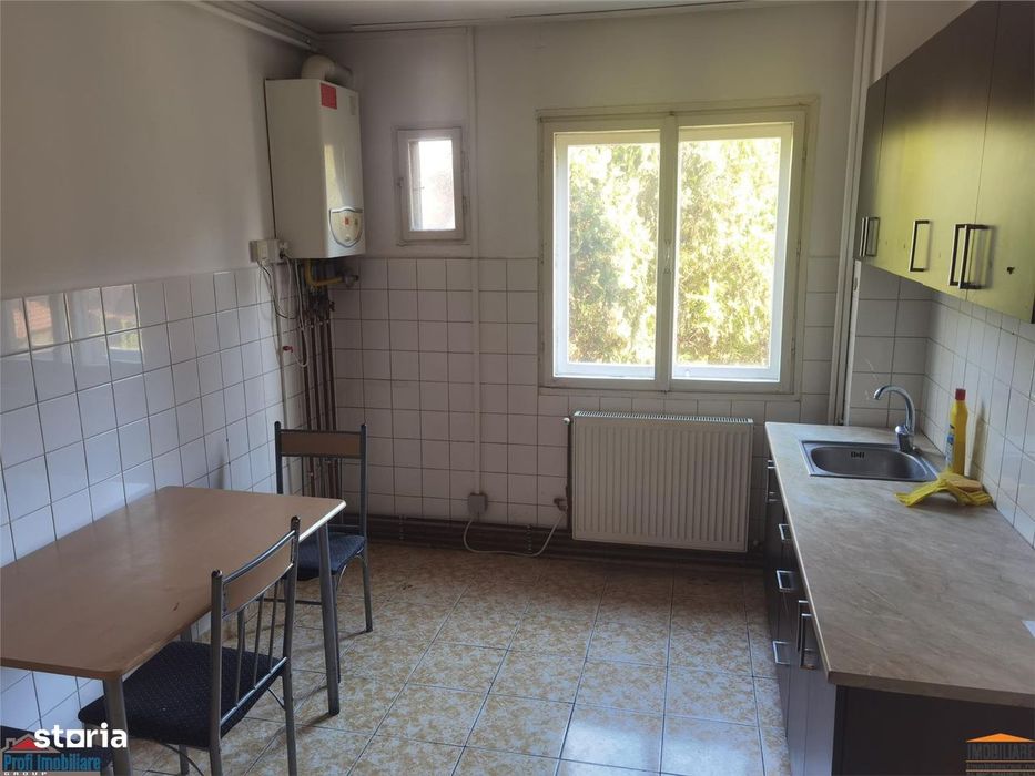 Inchiriez apart. 4 camere-centrala gaz, et.1 in zona Vlaicu