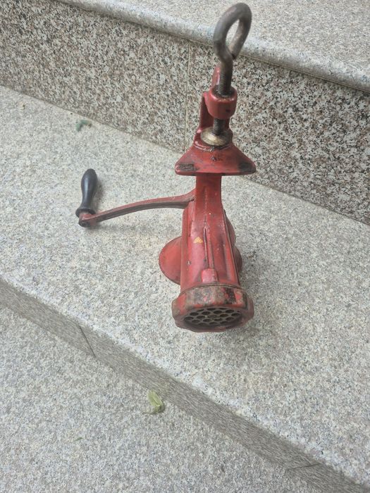 Mașină de tocat carne - veche