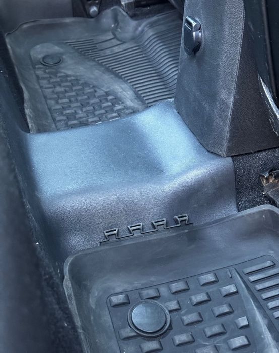 Set Ornamente protectie interior, praguri, covor Dacia Sandero 3 MK3