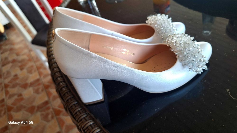 Rochie si pantofi de mireasa