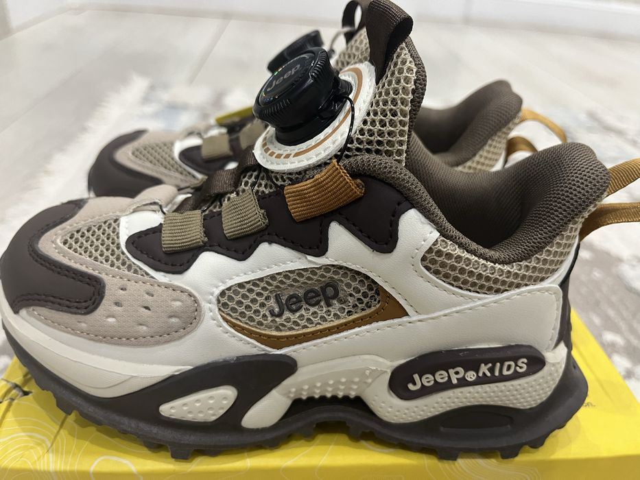 Продам для мальчика кроссовки