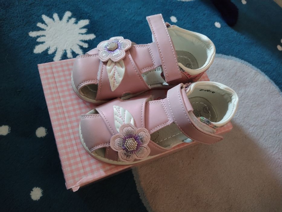 Продам детские сандали