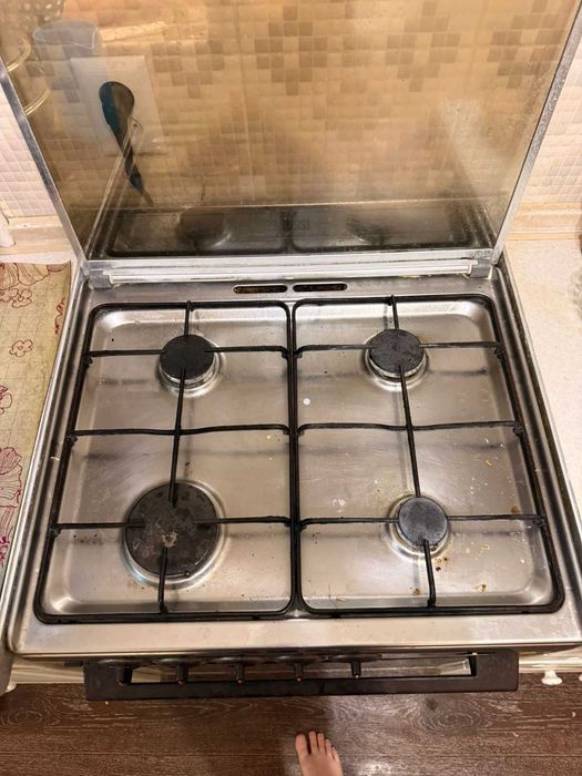 Продам газ плиту