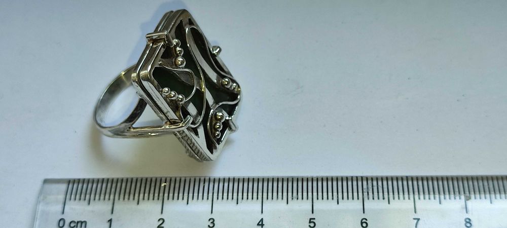 Эксклюзивное серебряное кольцо с камнем НЕФРИТ, разм.19