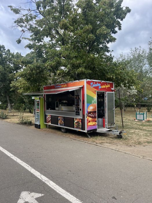 Rulota comerciala Fast Food / Food Truck de inchiriat