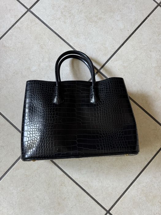 Geanta neagra cu rosu