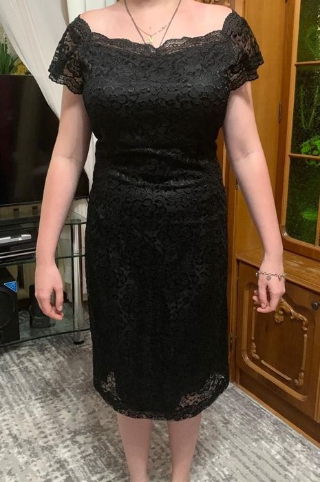 Продам чёрное гипюровое плать