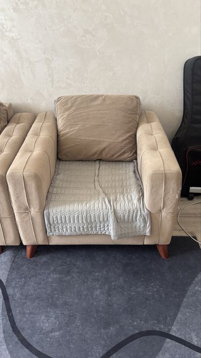 продам большой диван + 2 кресла