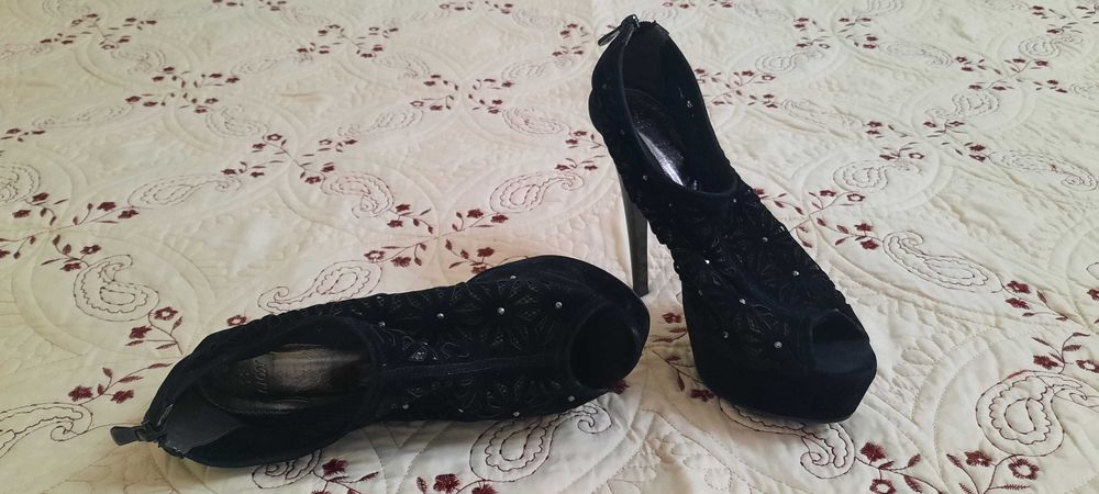 Туфли новые на каблуке