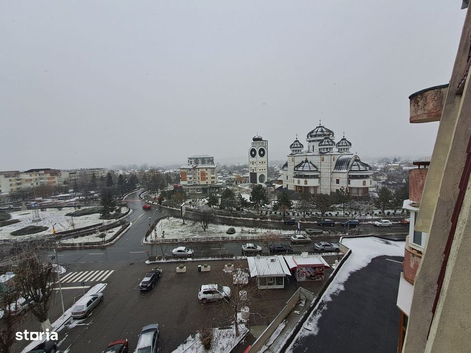 Vând apartament cu 5 camere,scara interioara,3 balcoane,ultracentral